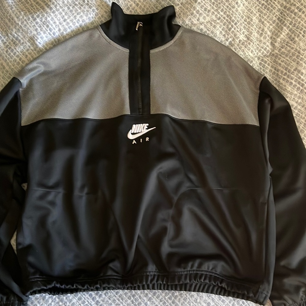 Nike womens crop half zip M, black and gray